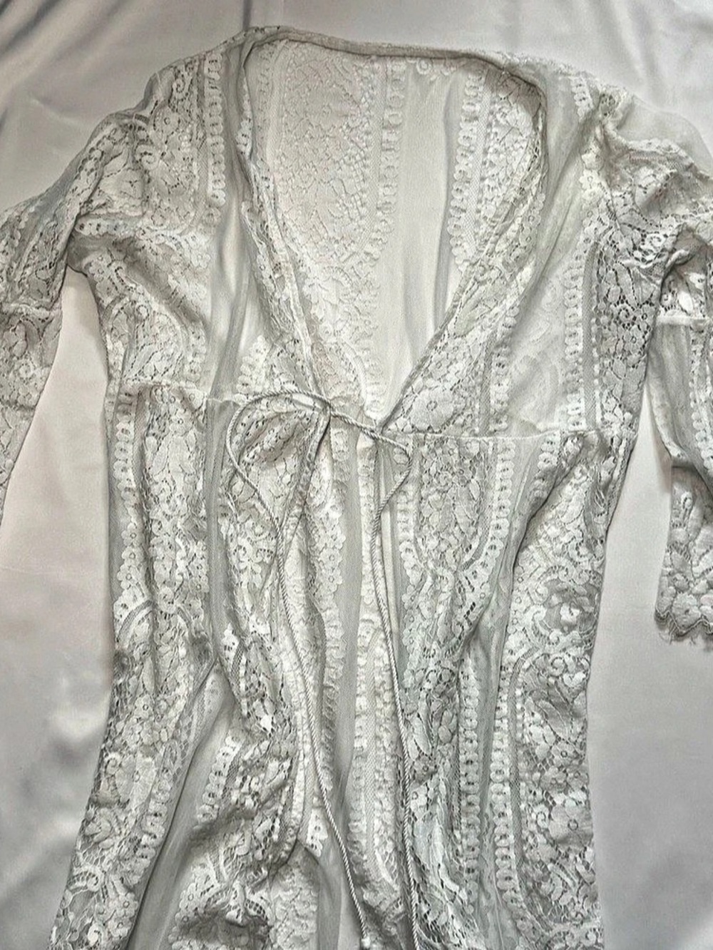 White Lace Robe - Picture 2 of 5